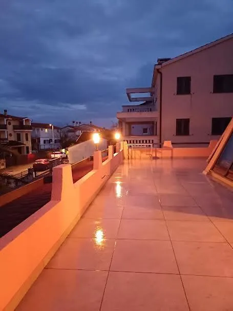 Apartmani Delas 2 Pjescana Uvala Croatia