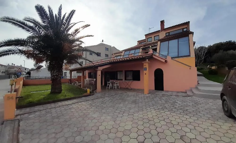 Apartmani Delas 2 Pjescana Uvala 0*,