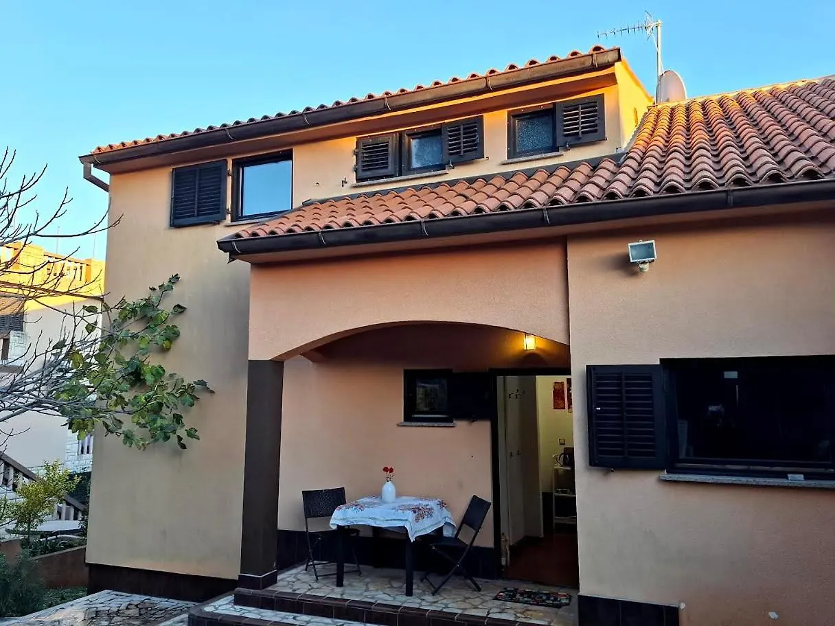 Apartmani Delas 2 Pjescana Uvala 0*,