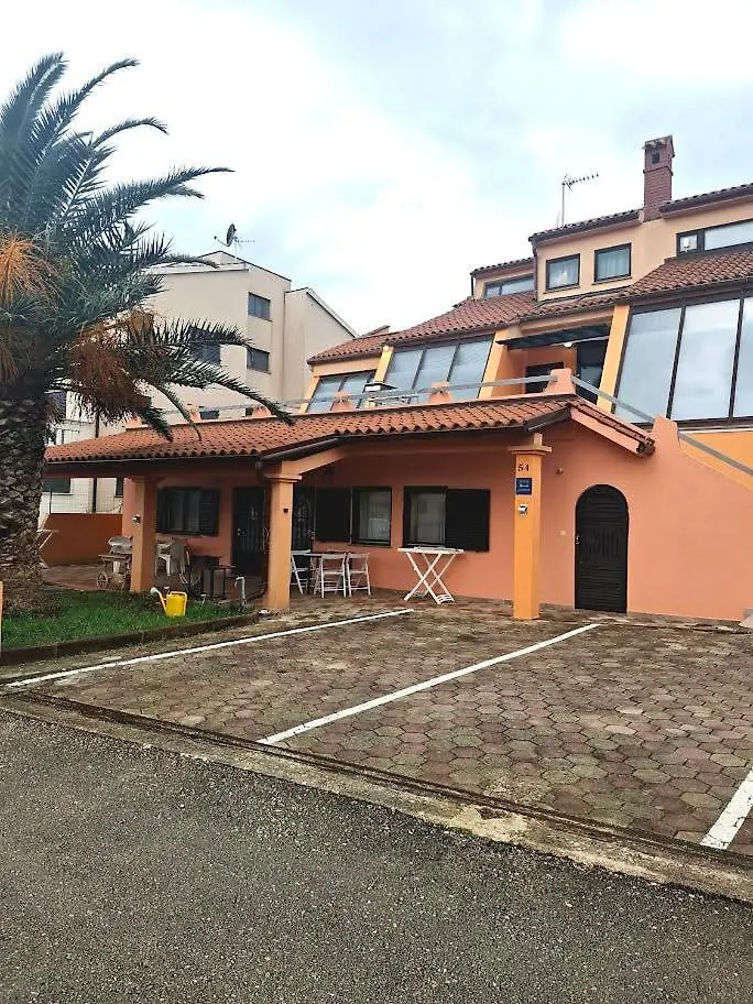 Apartment Apartmani Delas 2 Pjescana Uvala Croatia