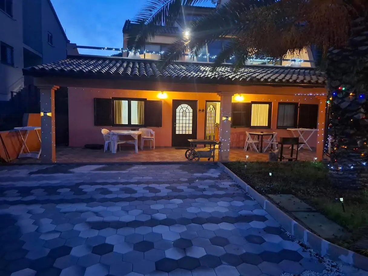 Apartment Apartmani Delas 2 Pjescana Uvala Croatia